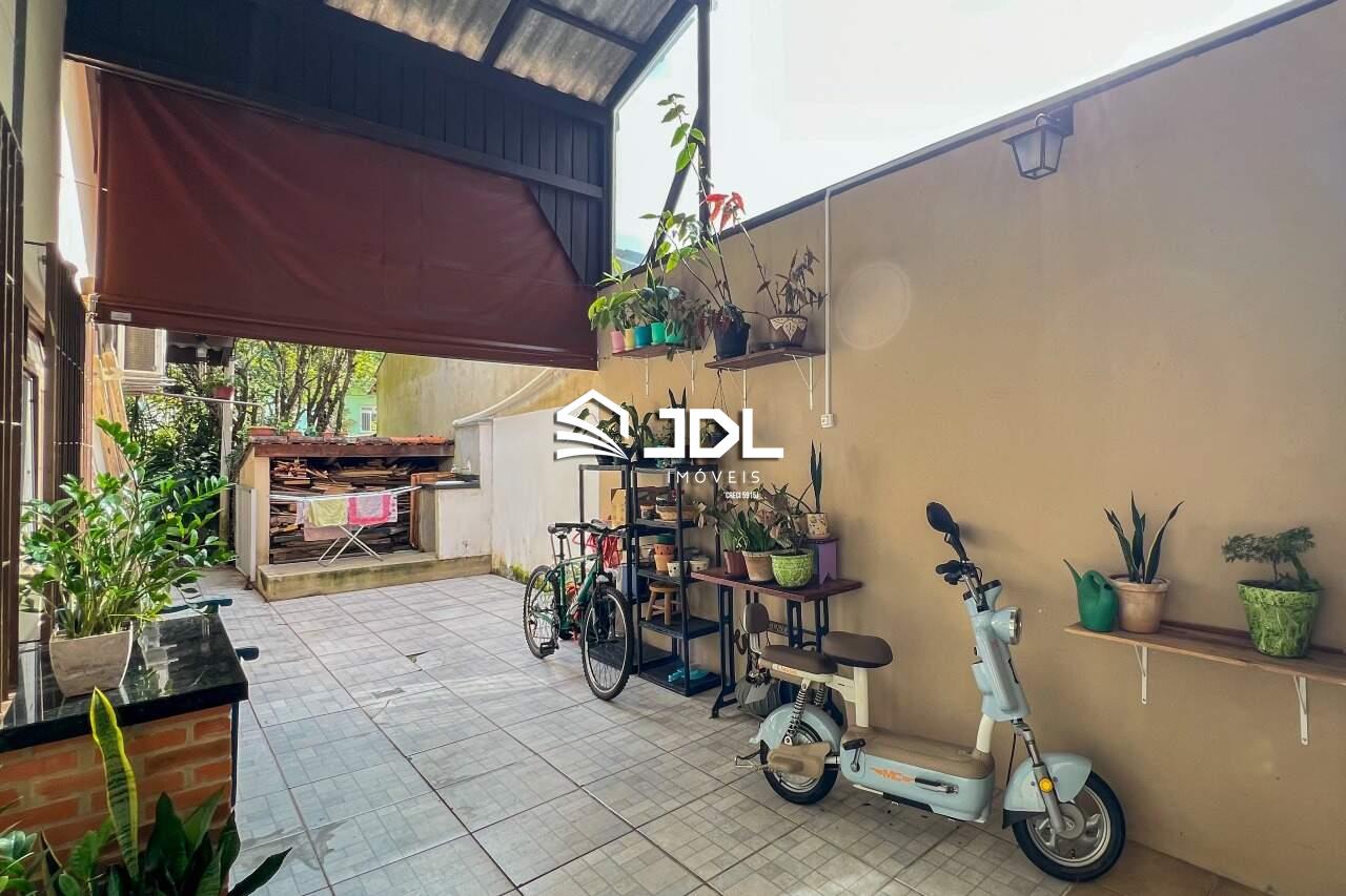 Casa à venda no bairro Velha Central: 