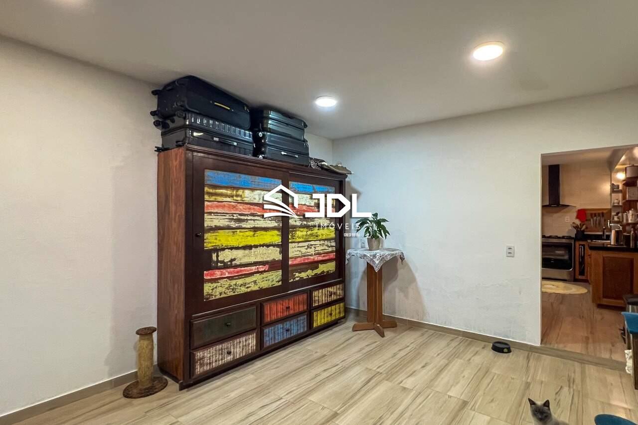 Casa à venda no bairro Velha Central: 