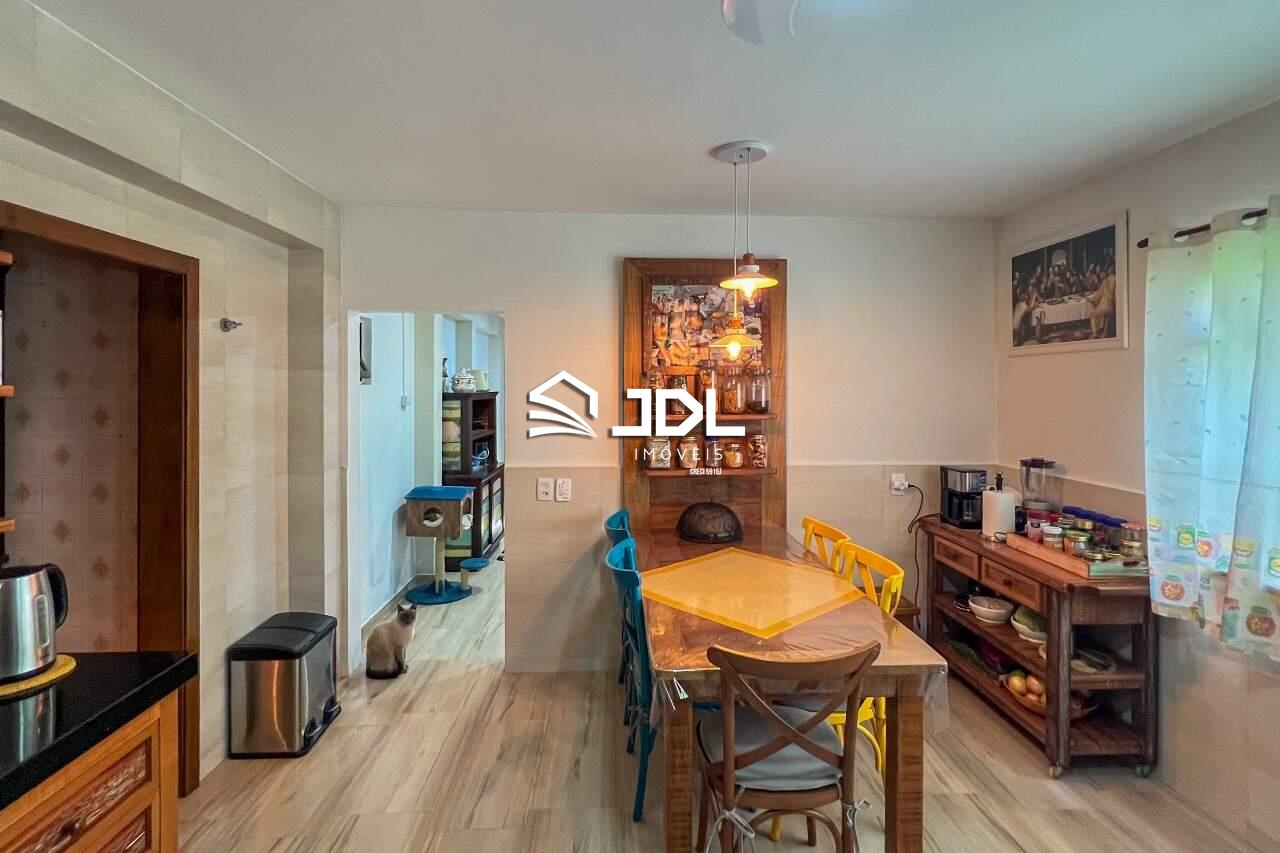 Casa à venda no bairro Velha Central: 