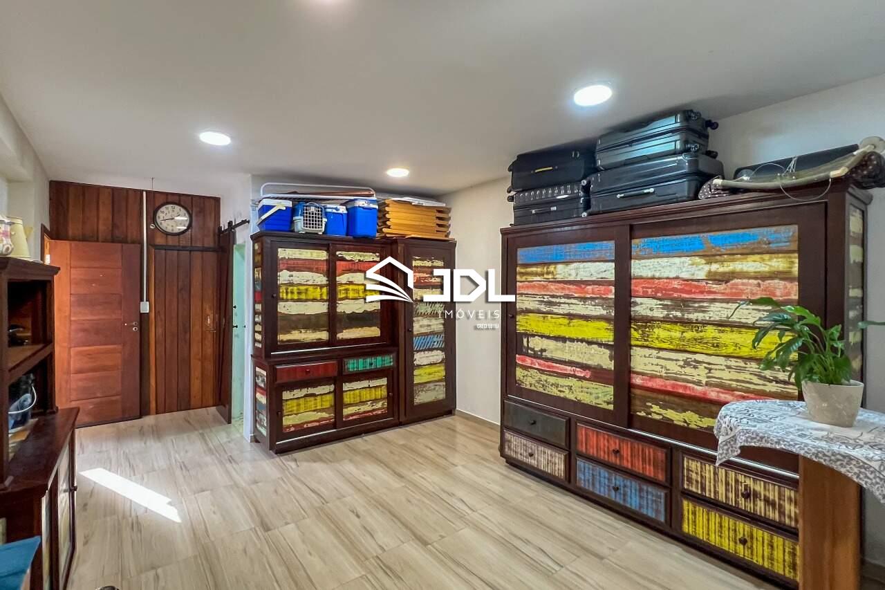 Casa à venda no bairro Velha Central: 