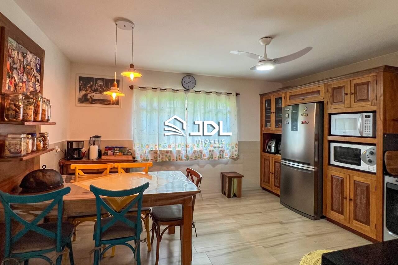 Casa à venda no bairro Velha Central: 