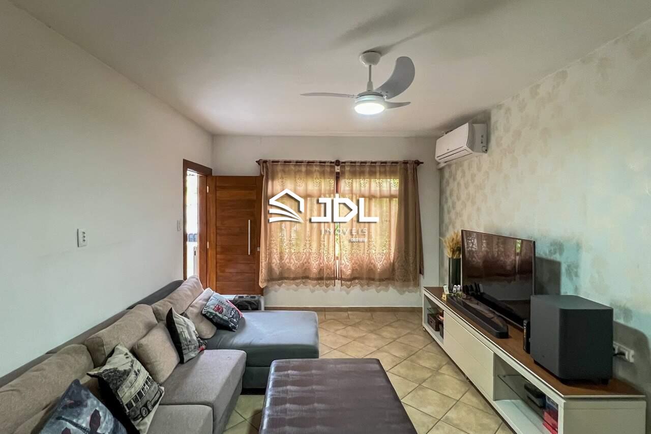 Casa à venda no bairro Velha Central: 