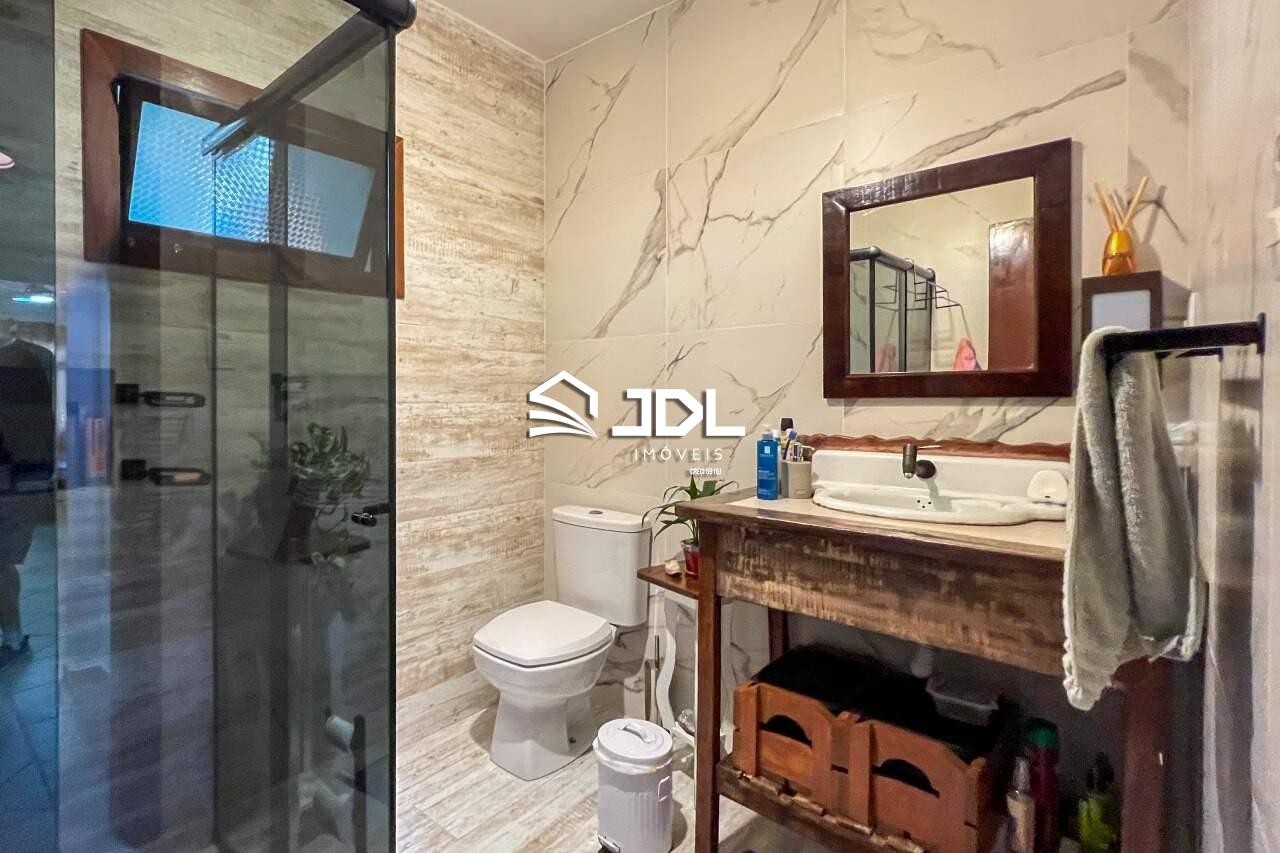 Casa à venda no bairro Velha Central: 