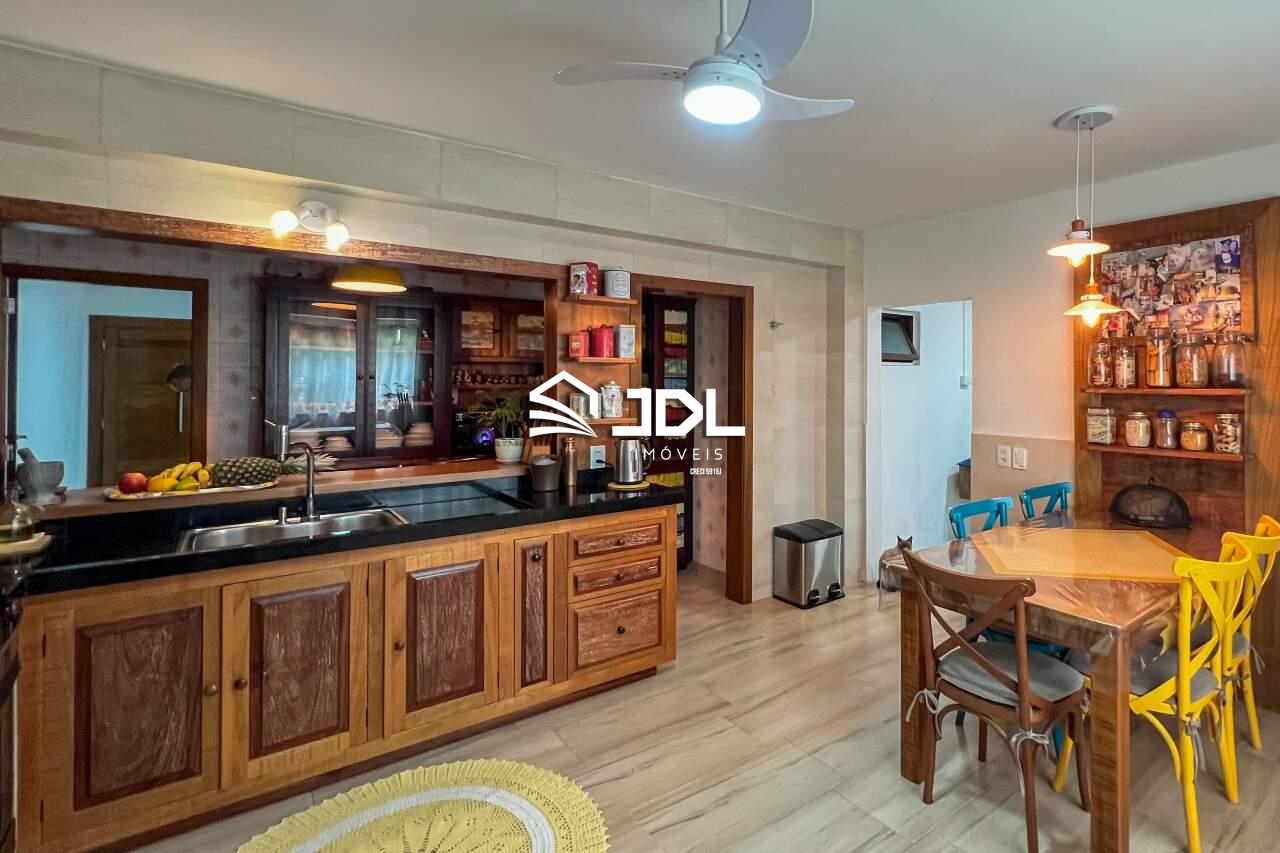 Casa à venda no bairro Velha Central: 