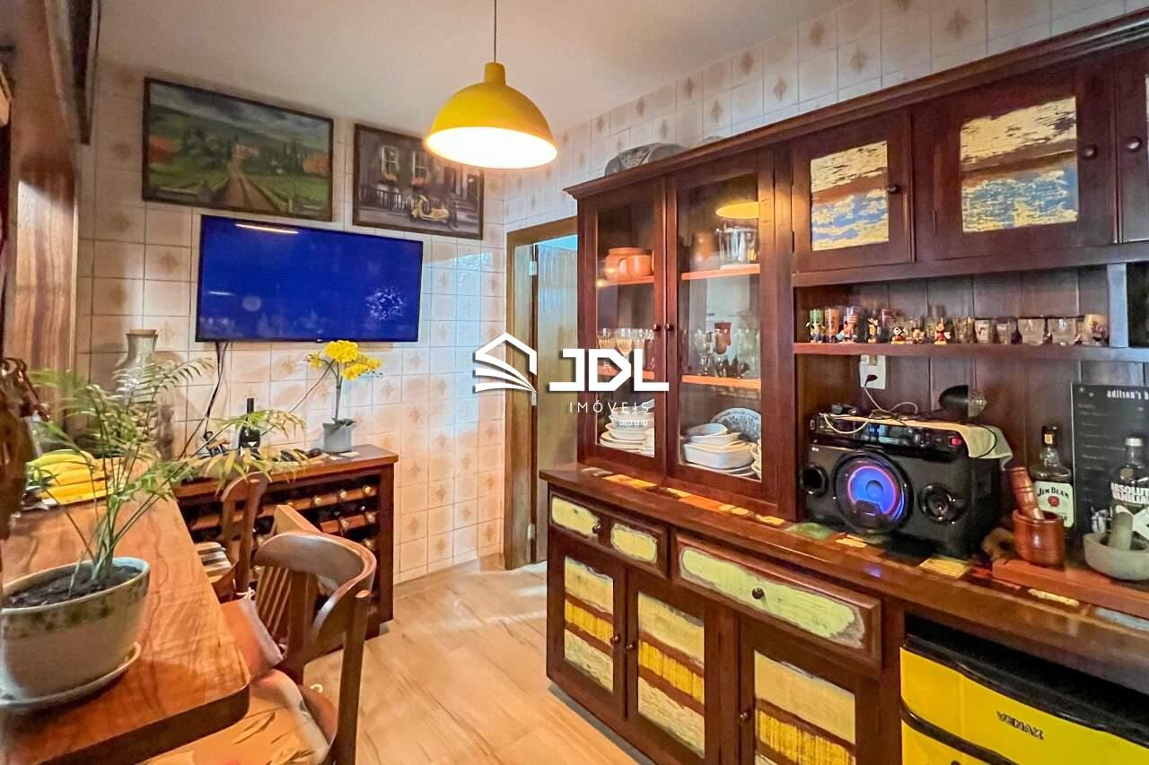 Casa à venda no bairro Velha Central: 