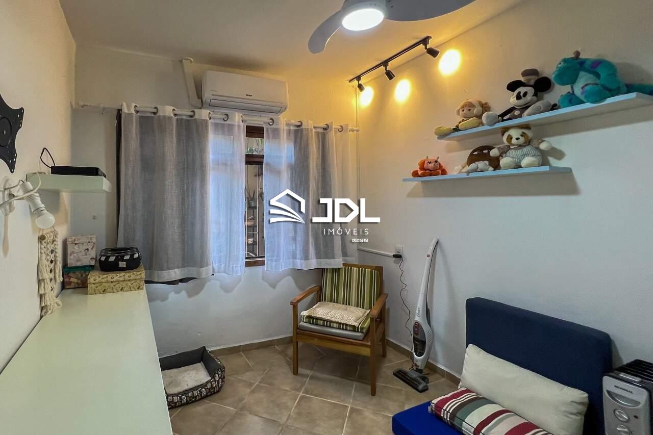 Casa à venda no bairro Velha Central: 