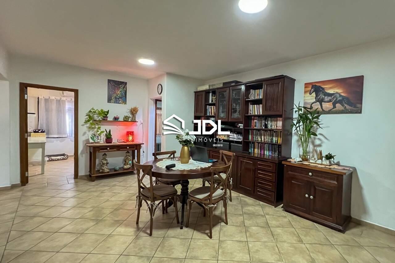 Casa à venda no bairro Velha Central: 