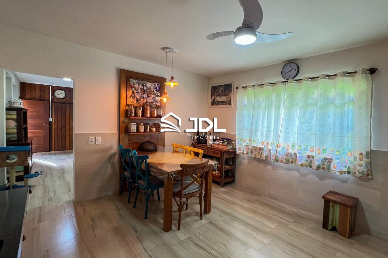 Casa à venda no bairro Velha Central: 