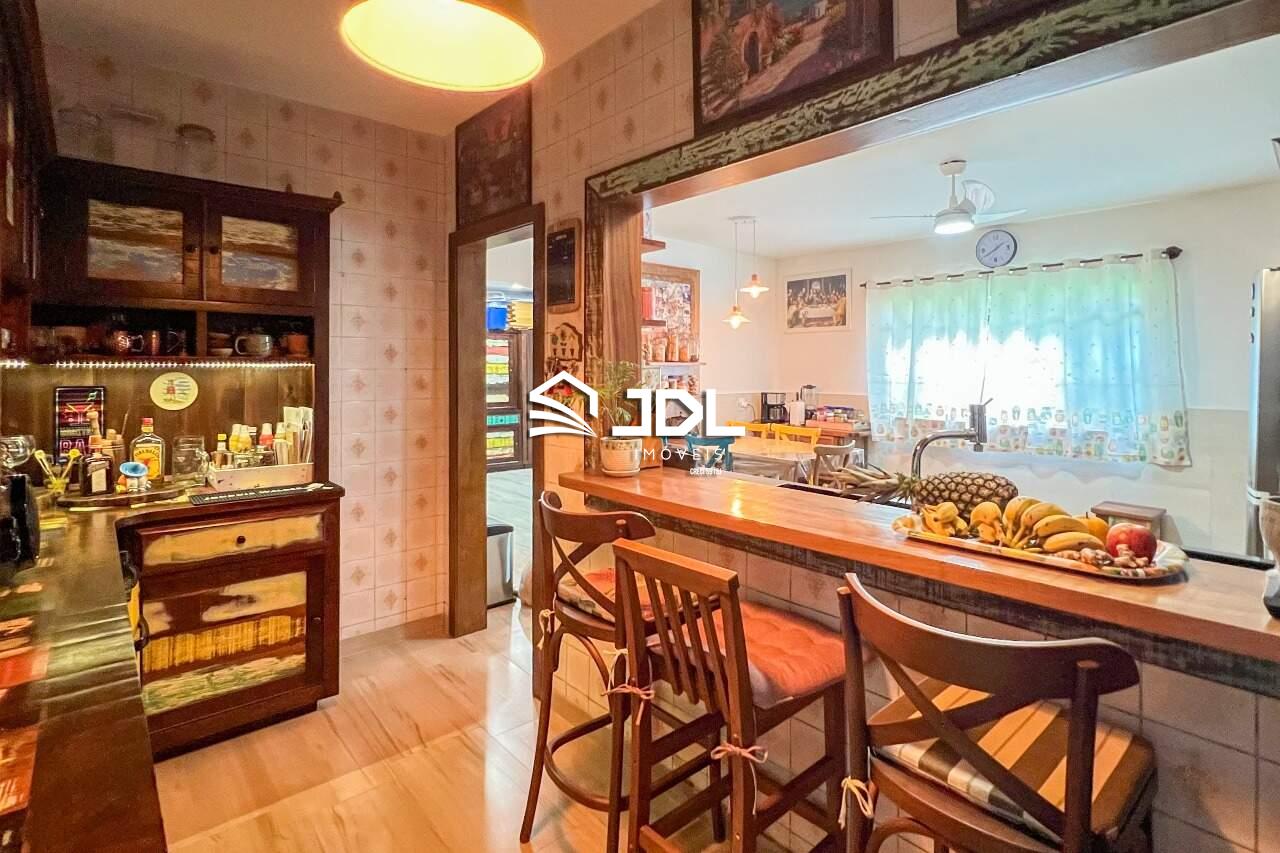 Casa à venda no bairro Velha Central: 