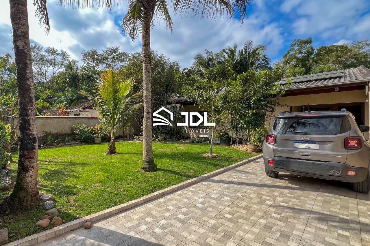 Casa à venda no bairro Velha Central: 