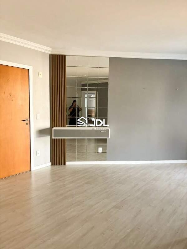 Apartamento à venda no bairro Velha: 