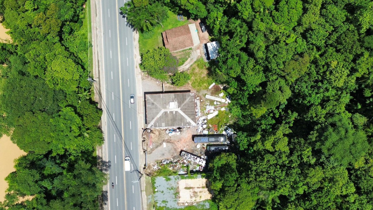 Terreno à venda no bairro Ponta Aguda: 