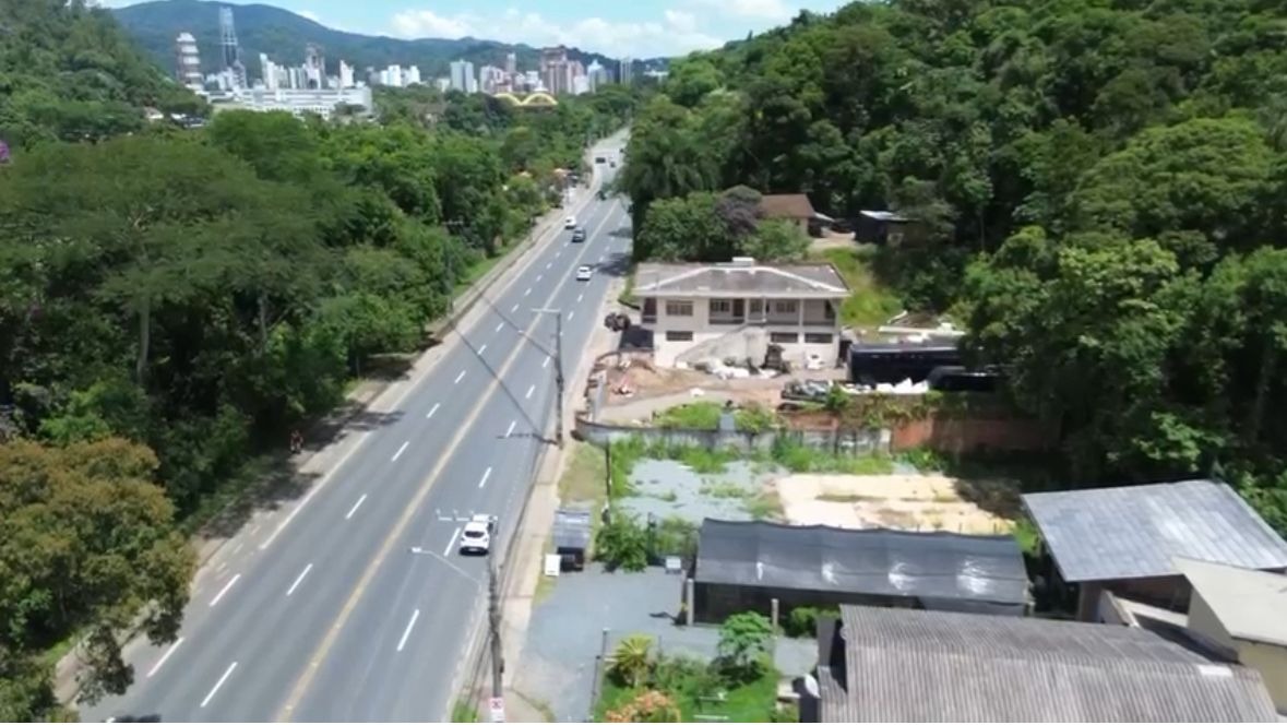 Terreno à venda no bairro Ponta Aguda: 
