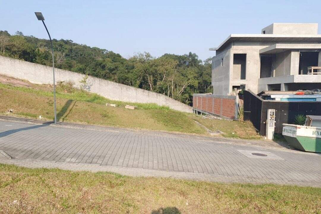 Lote em condomínio à venda no bairro Velha: 
