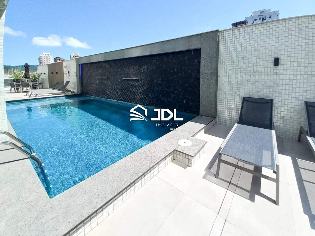 Apartamento à venda no bairro Meia Praia: 