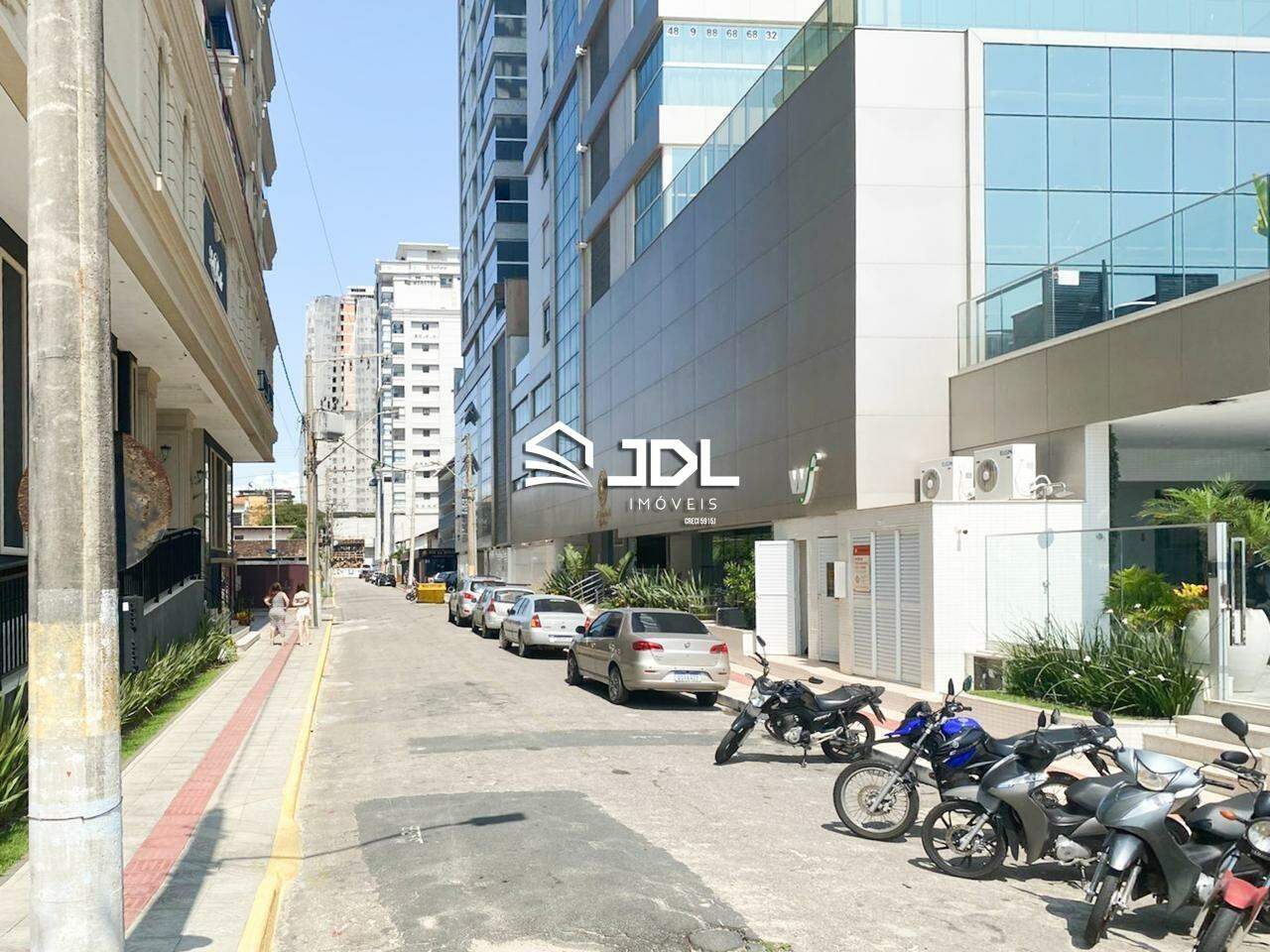 Apartamento à venda no bairro Meia Praia: 