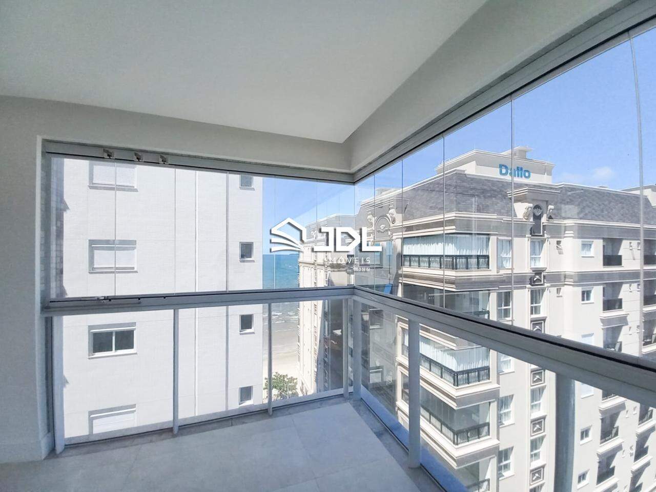 Apartamento à venda no bairro Meia Praia: 
