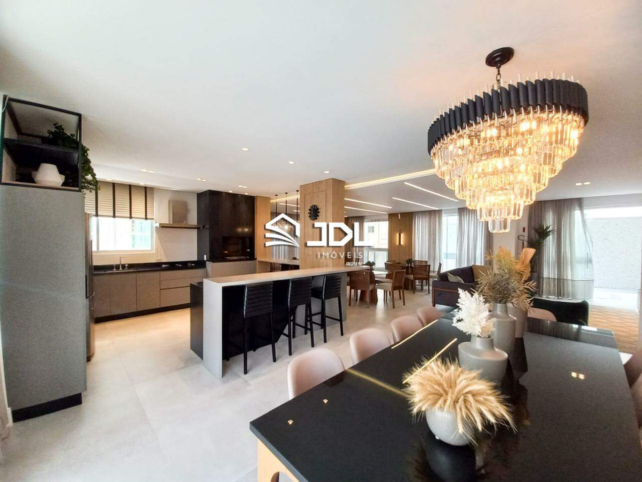 Apartamento à venda no bairro Meia Praia: 