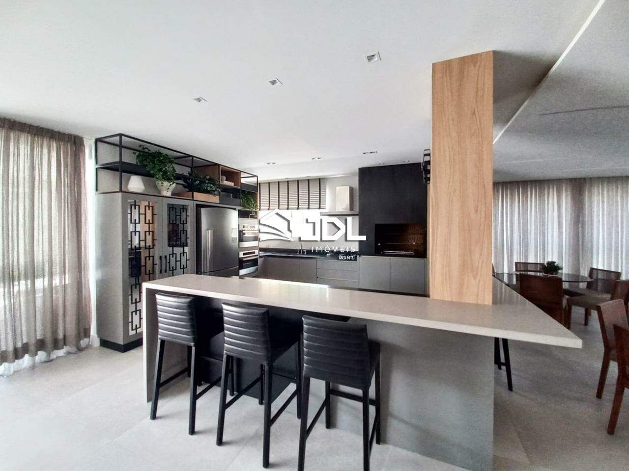 Apartamento à venda no bairro Meia Praia: 