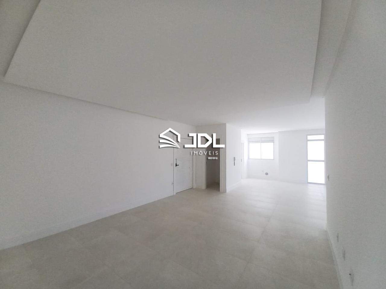 Apartamento à venda no bairro Meia Praia: 