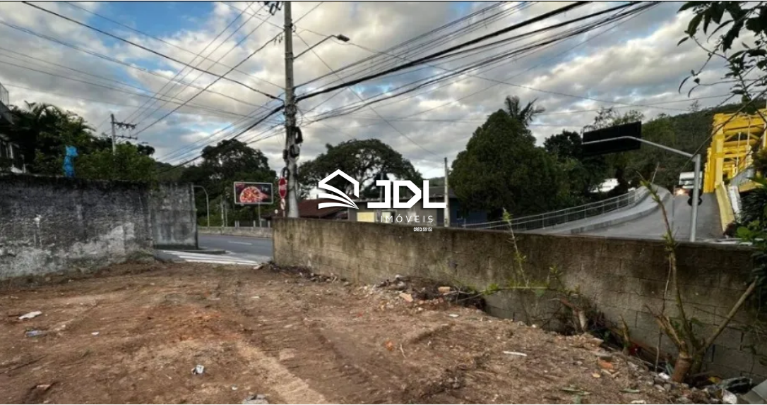 Terreno à venda no bairro Ponta Aguda: 