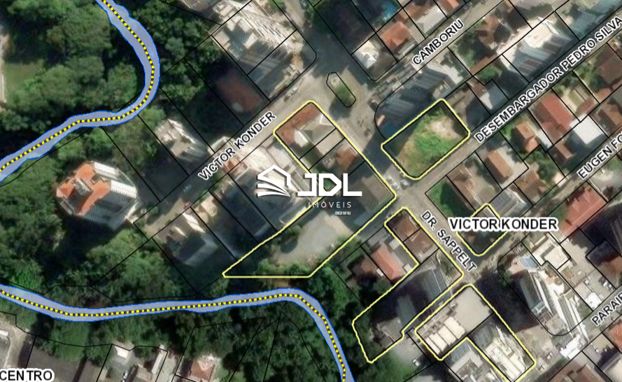 Terreno à venda no bairro Centro: 