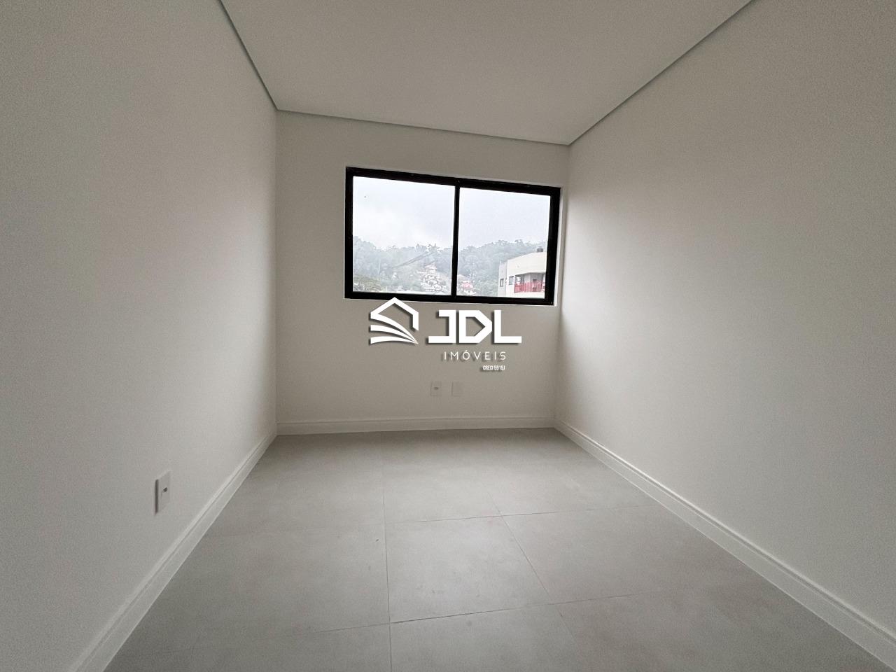 Apartamento à venda no bairro Velha: 