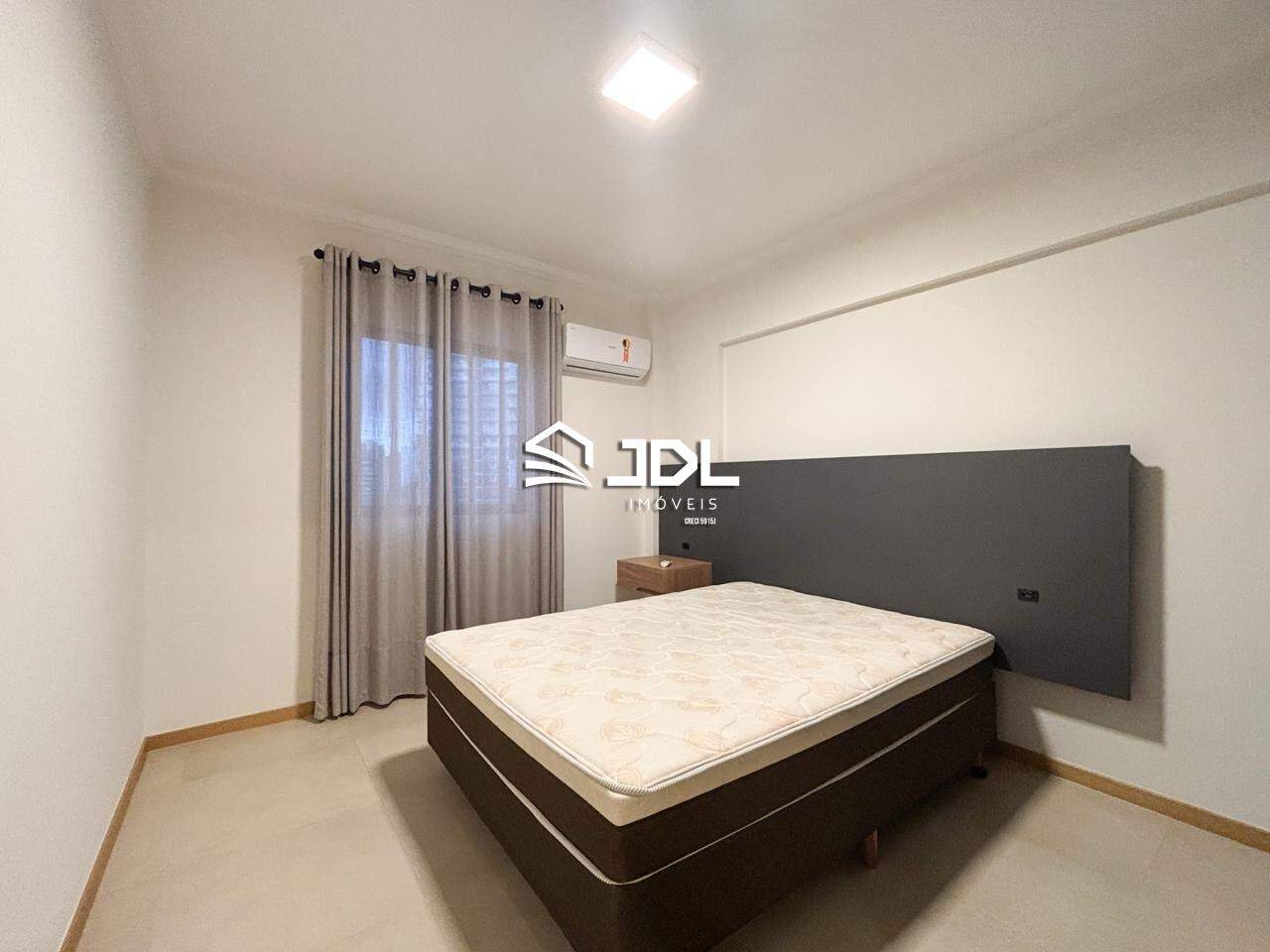 Apartamento para aluguel no bairro Centro: 