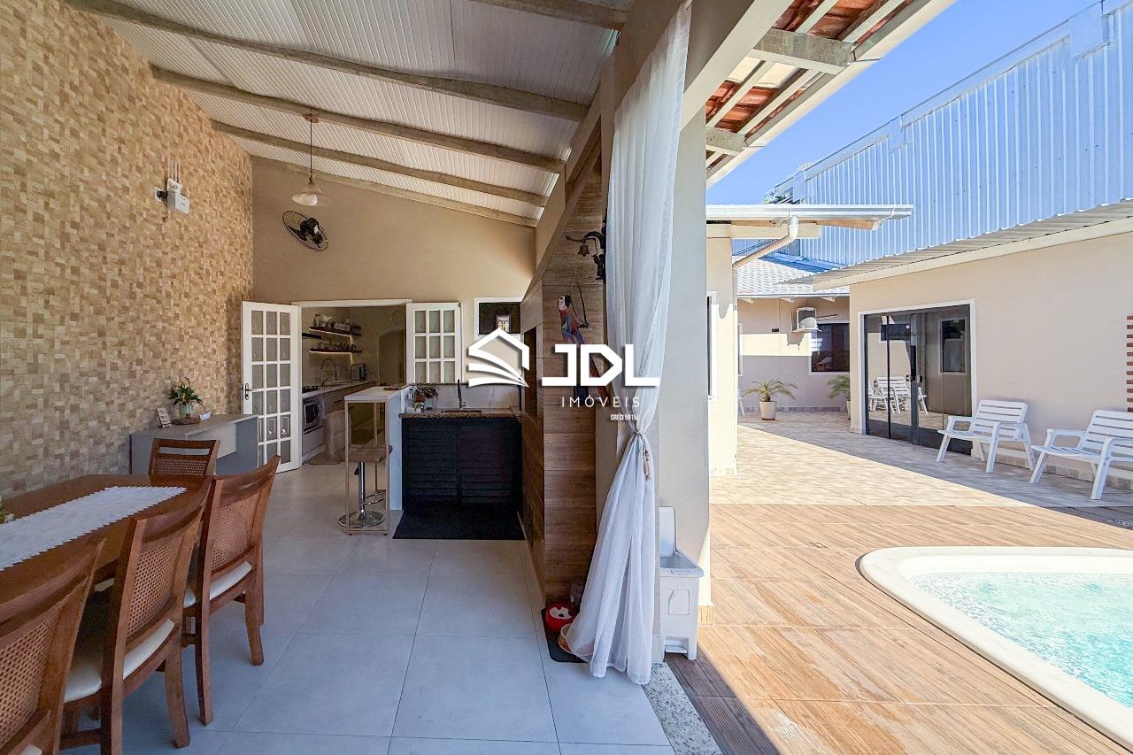 Casa à venda no bairro Escola Agrícola: 