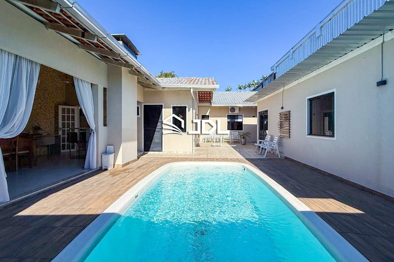 Casa à venda no bairro Escola Agrícola: 