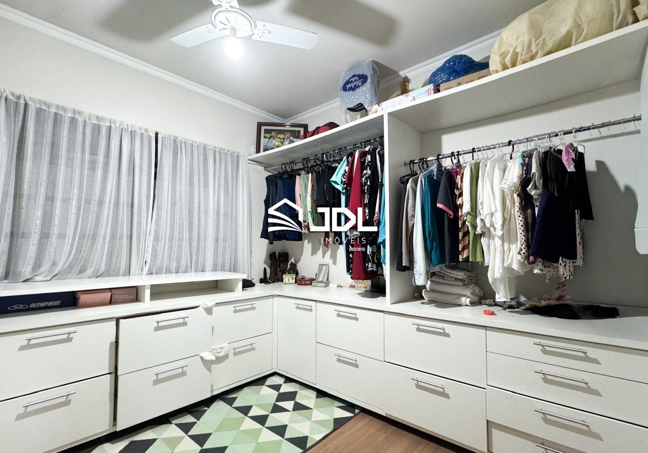 Casa à venda no bairro Velha Central: 