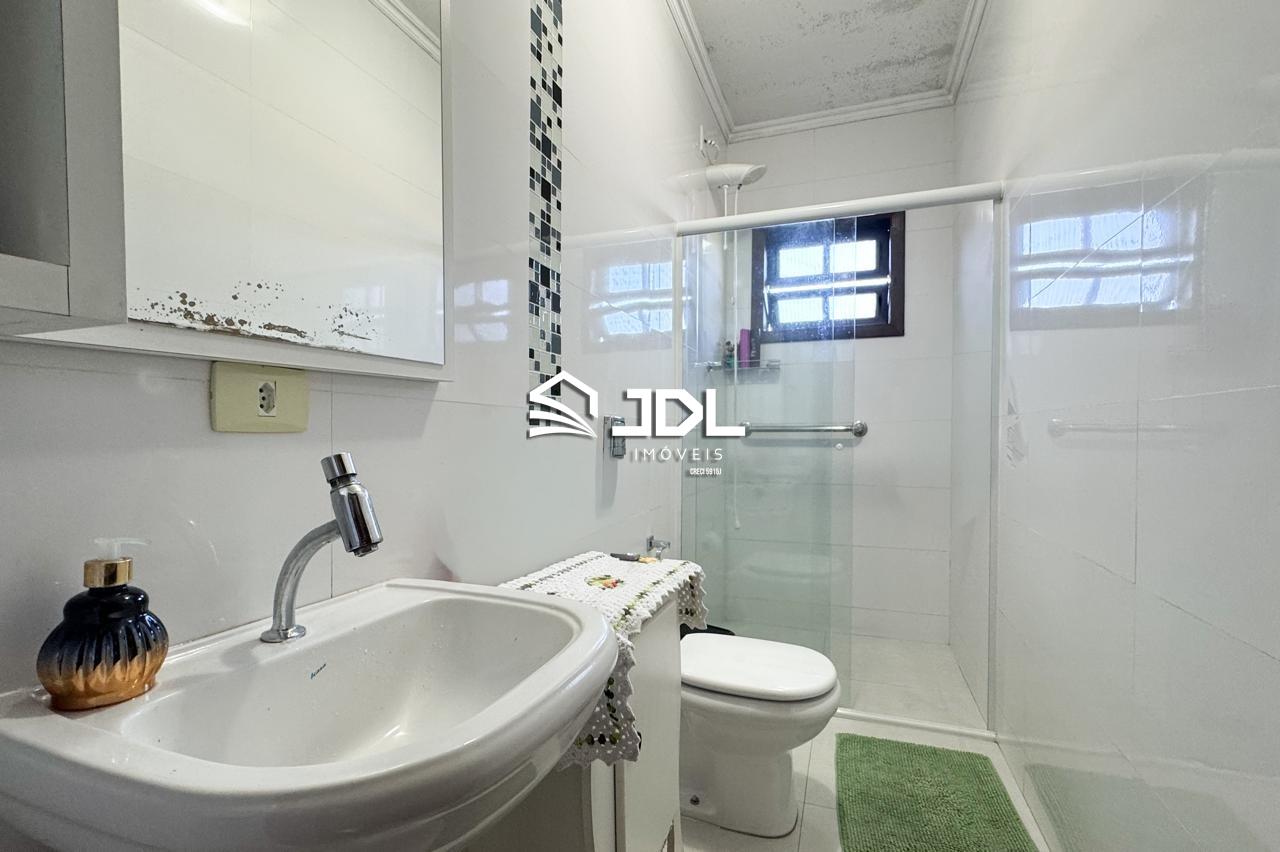 Casa à venda no bairro Velha Central: 