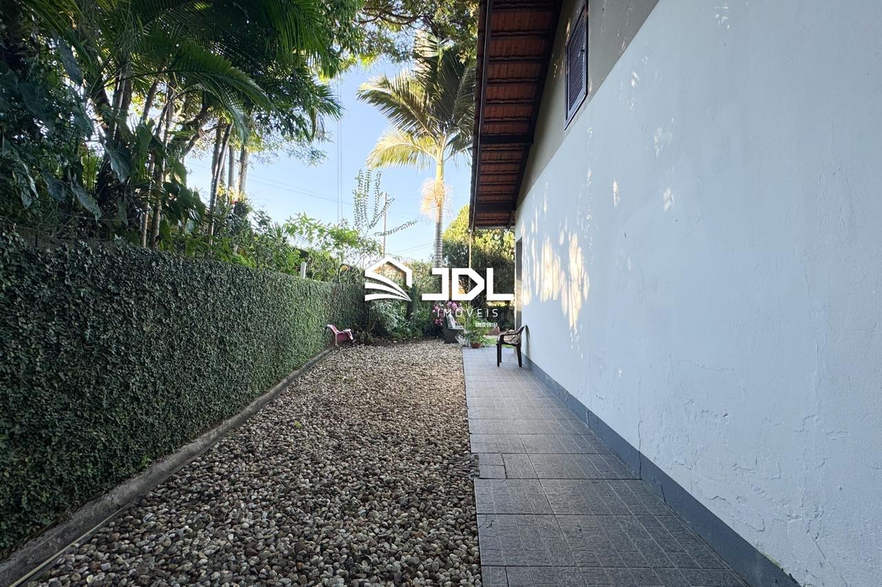 Casa à venda no bairro Velha Central: 