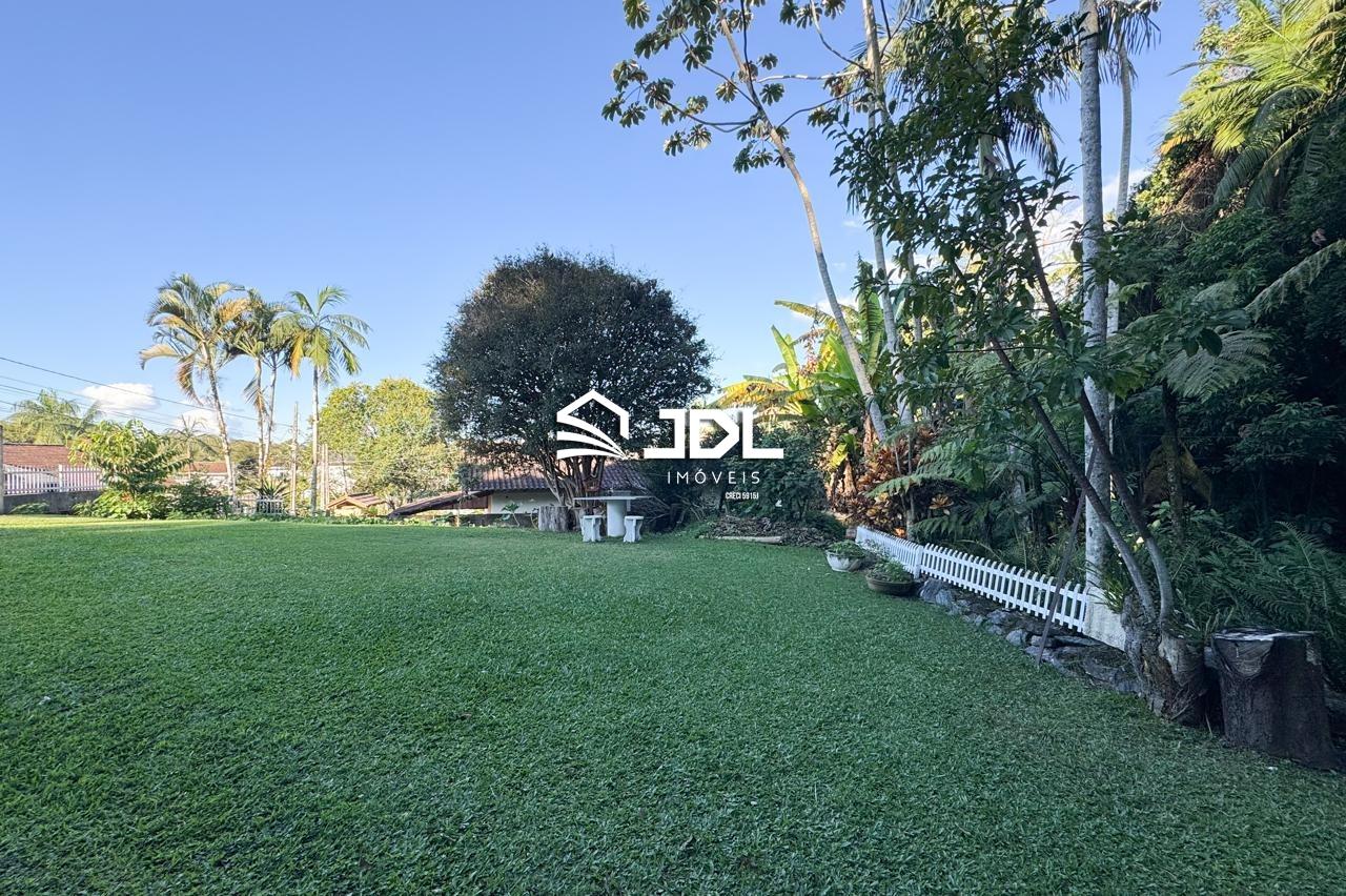 Casa à venda no bairro Velha Central: 