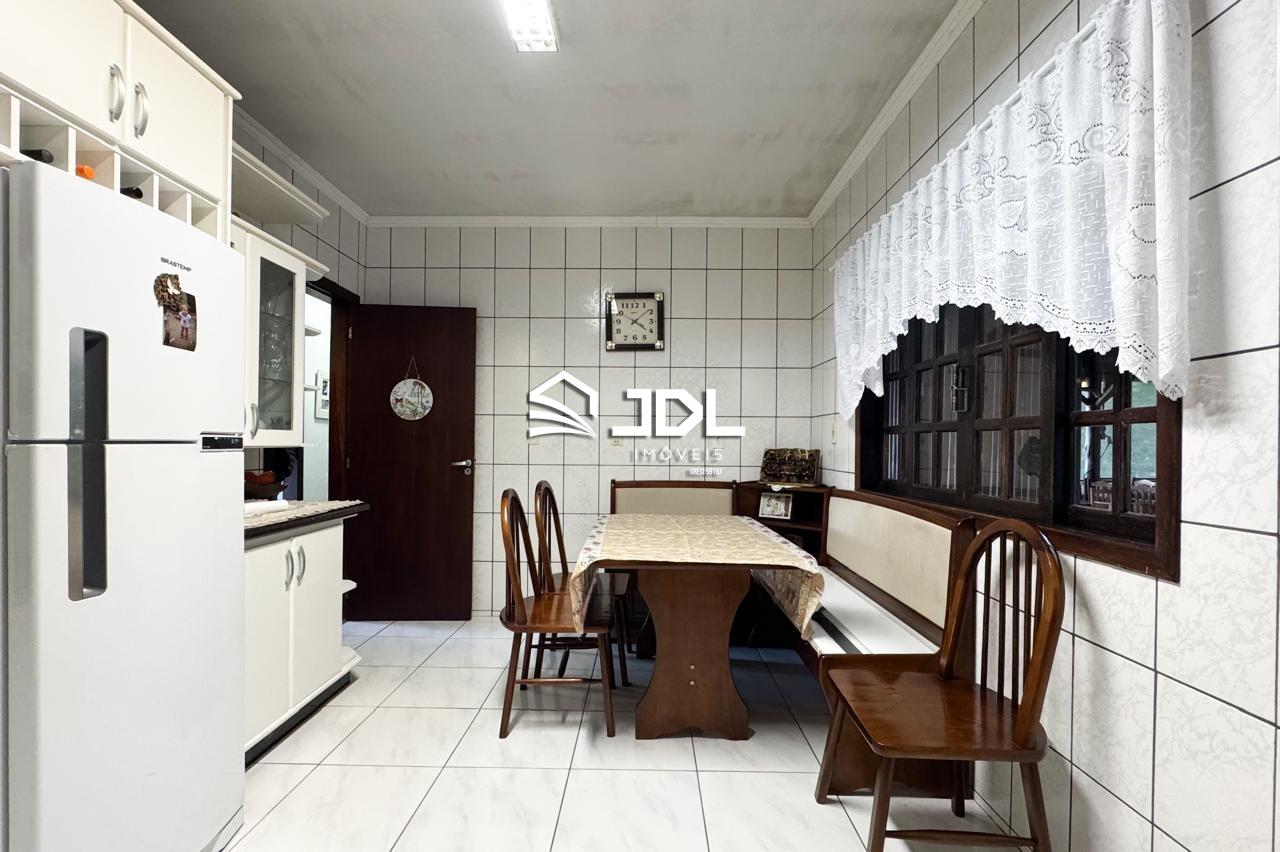 Casa à venda no bairro Velha Central: 