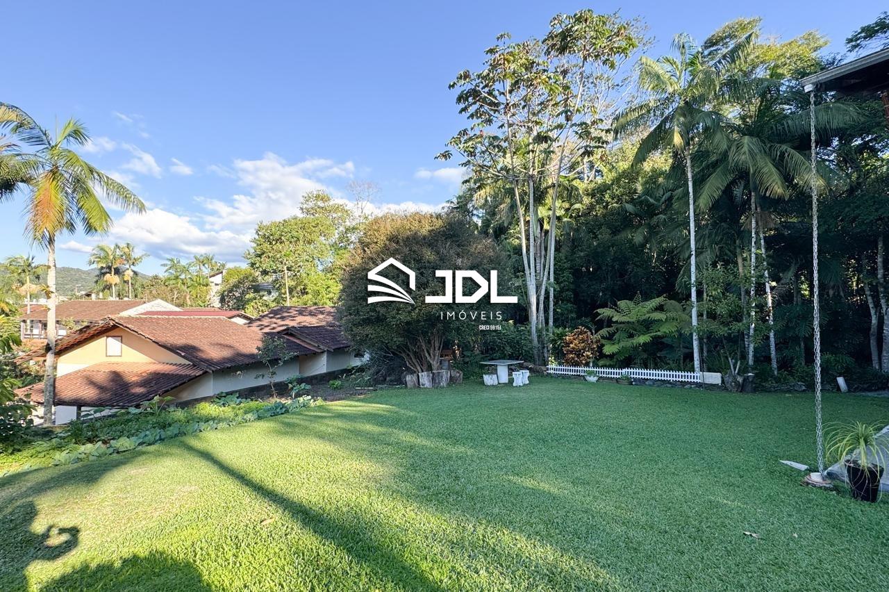 Casa à venda no bairro Velha Central: 