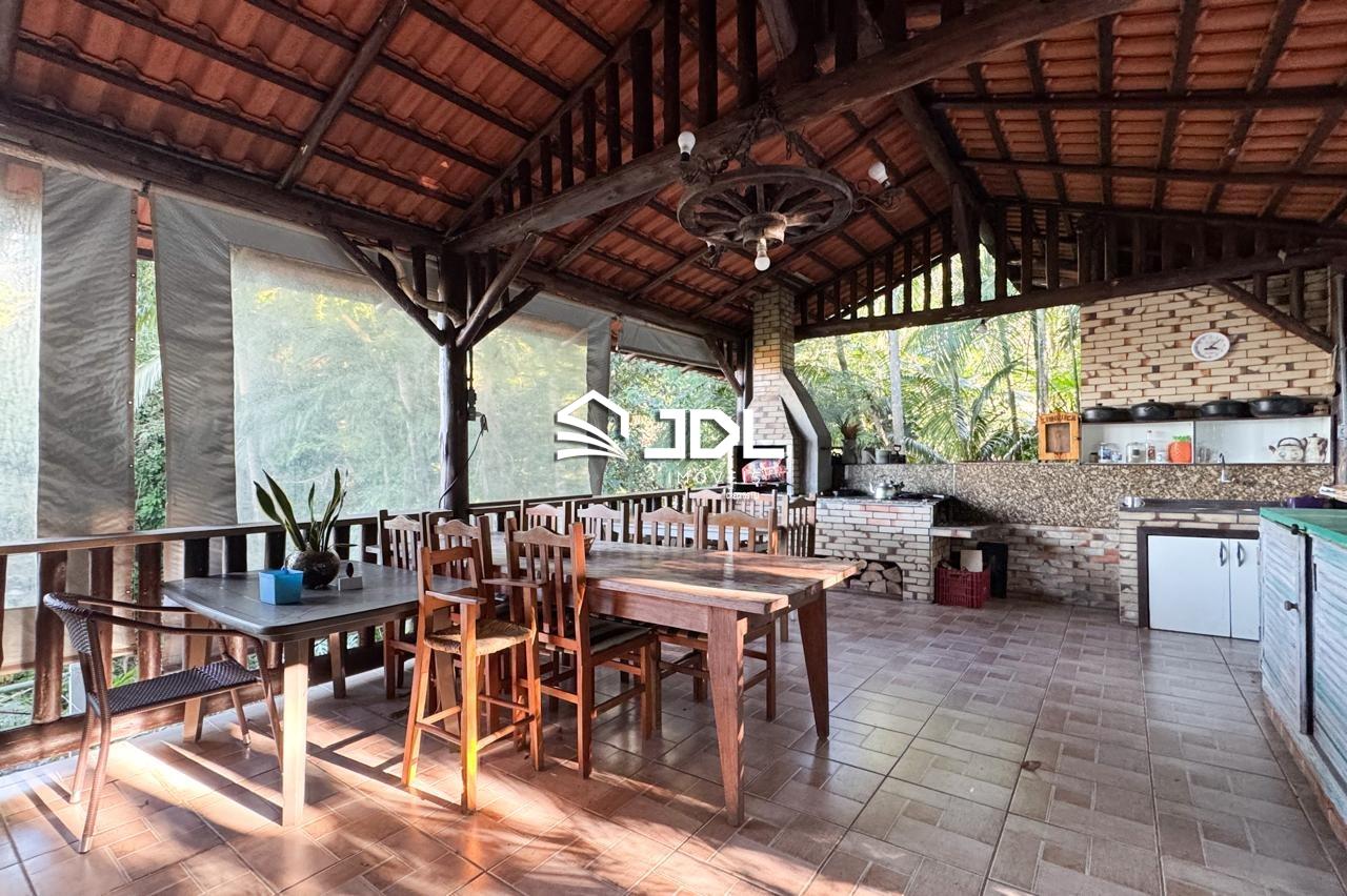 Casa à venda no bairro Velha Central: 