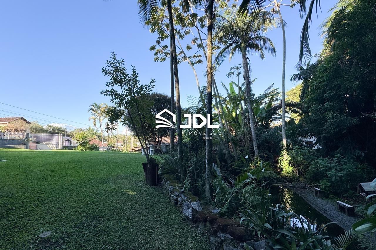 Casa à venda no bairro Velha Central: 