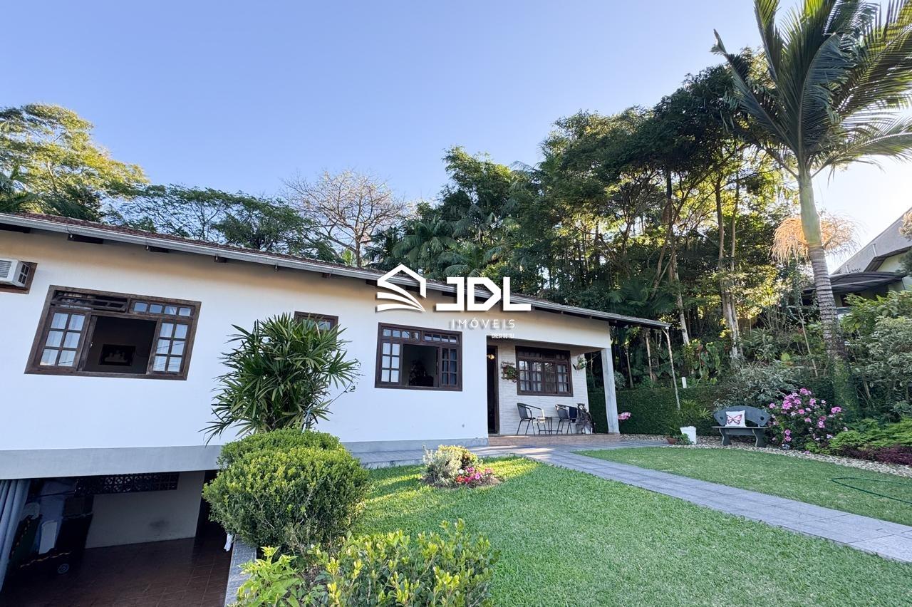 Casa à venda no bairro Velha Central: 