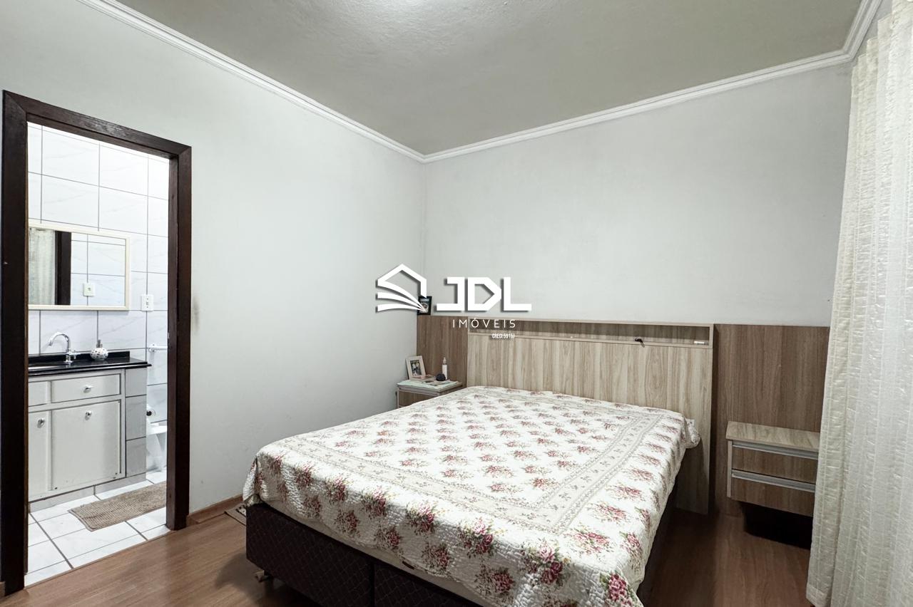 Casa à venda no bairro Velha Central: 