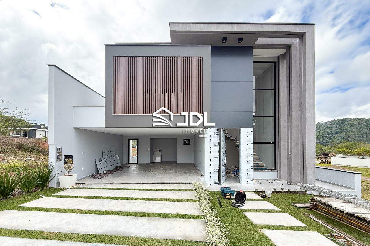 Casa à venda no bairro Ponta Aguda: 