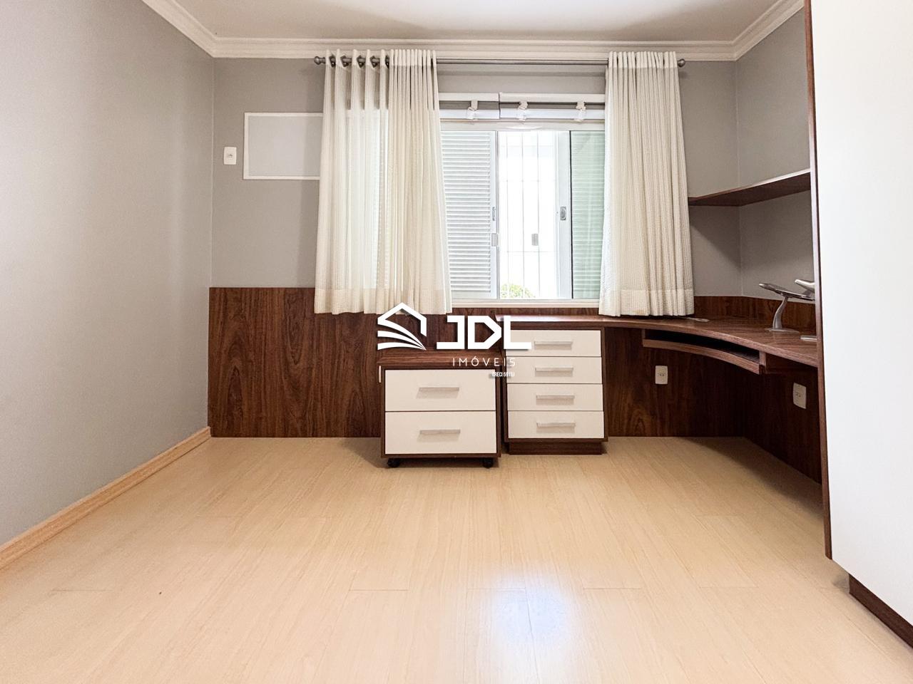 Casa à venda no bairro Centro: 