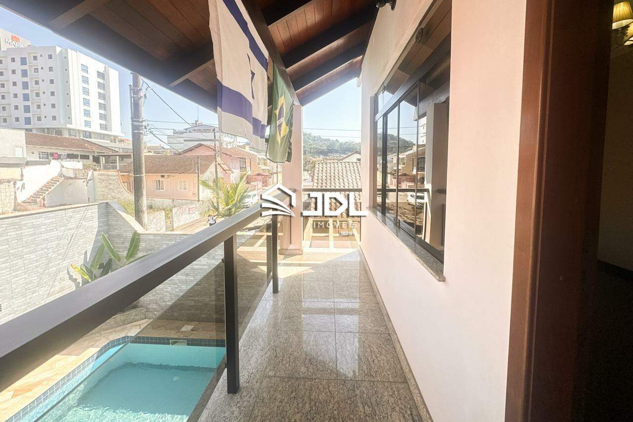 Casa à venda no bairro Velha:
