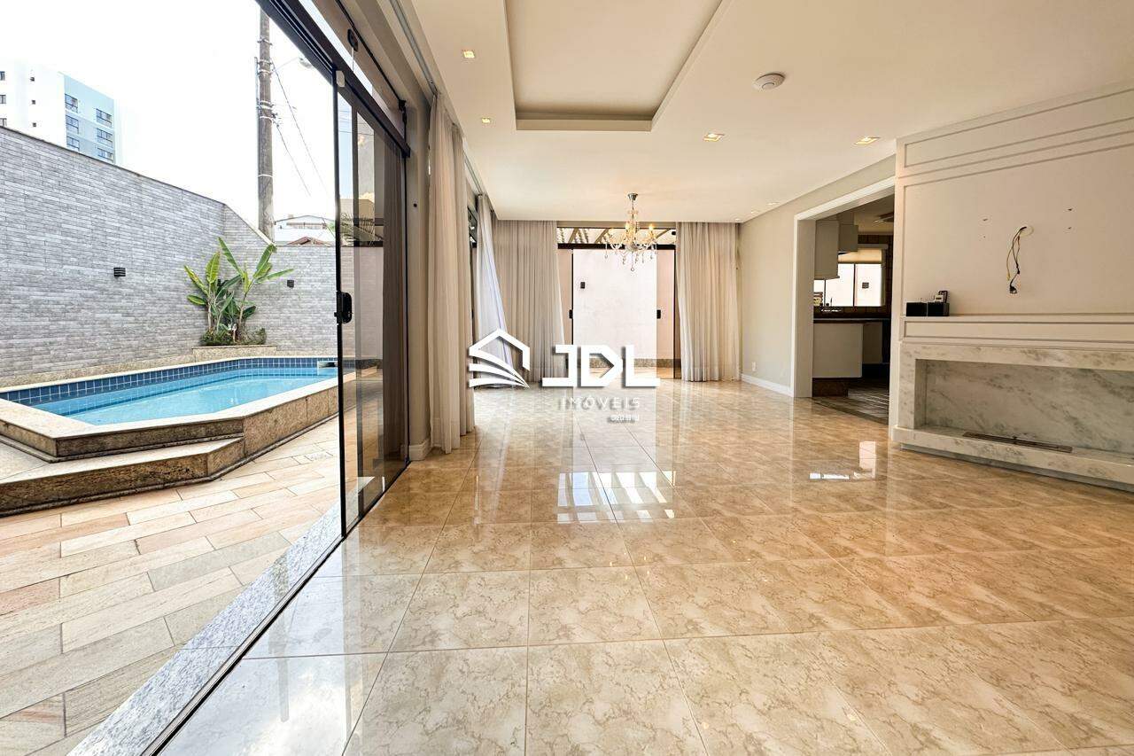 Casa à venda no bairro Velha: