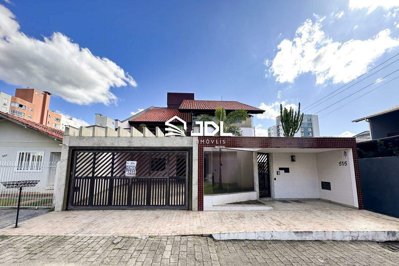 Casa à venda no bairro Velha: 