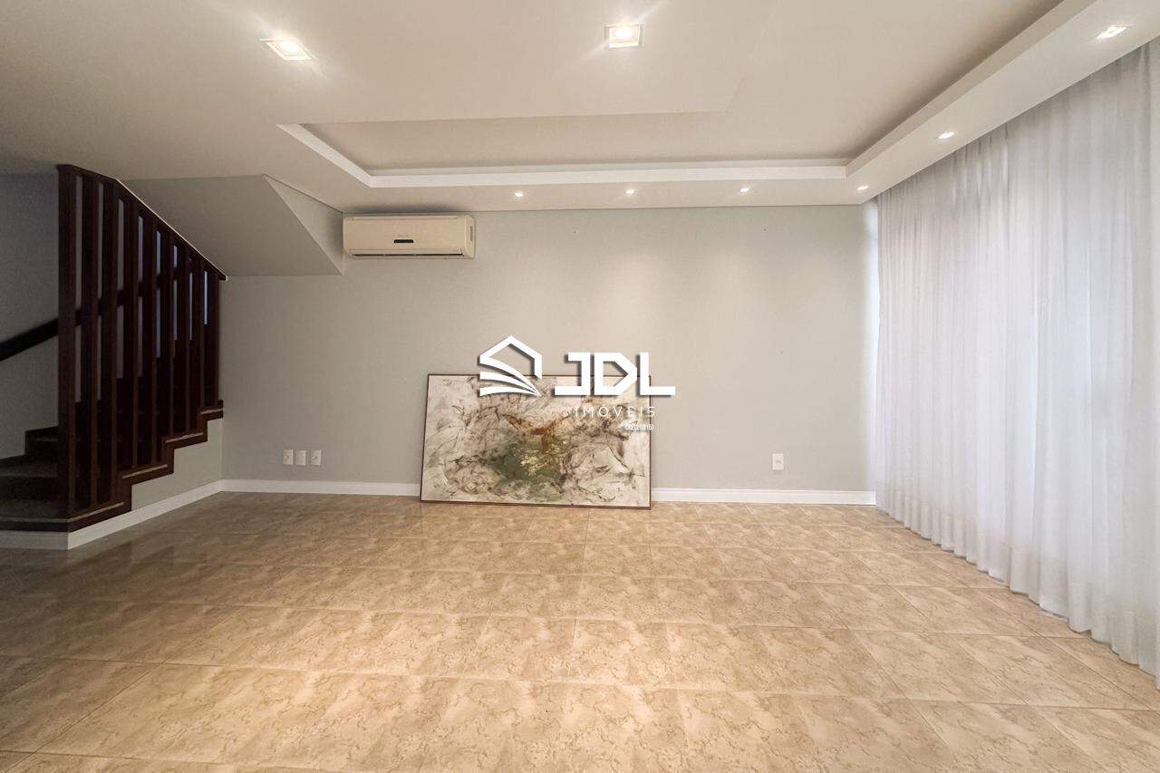 Casa à venda no bairro Velha: