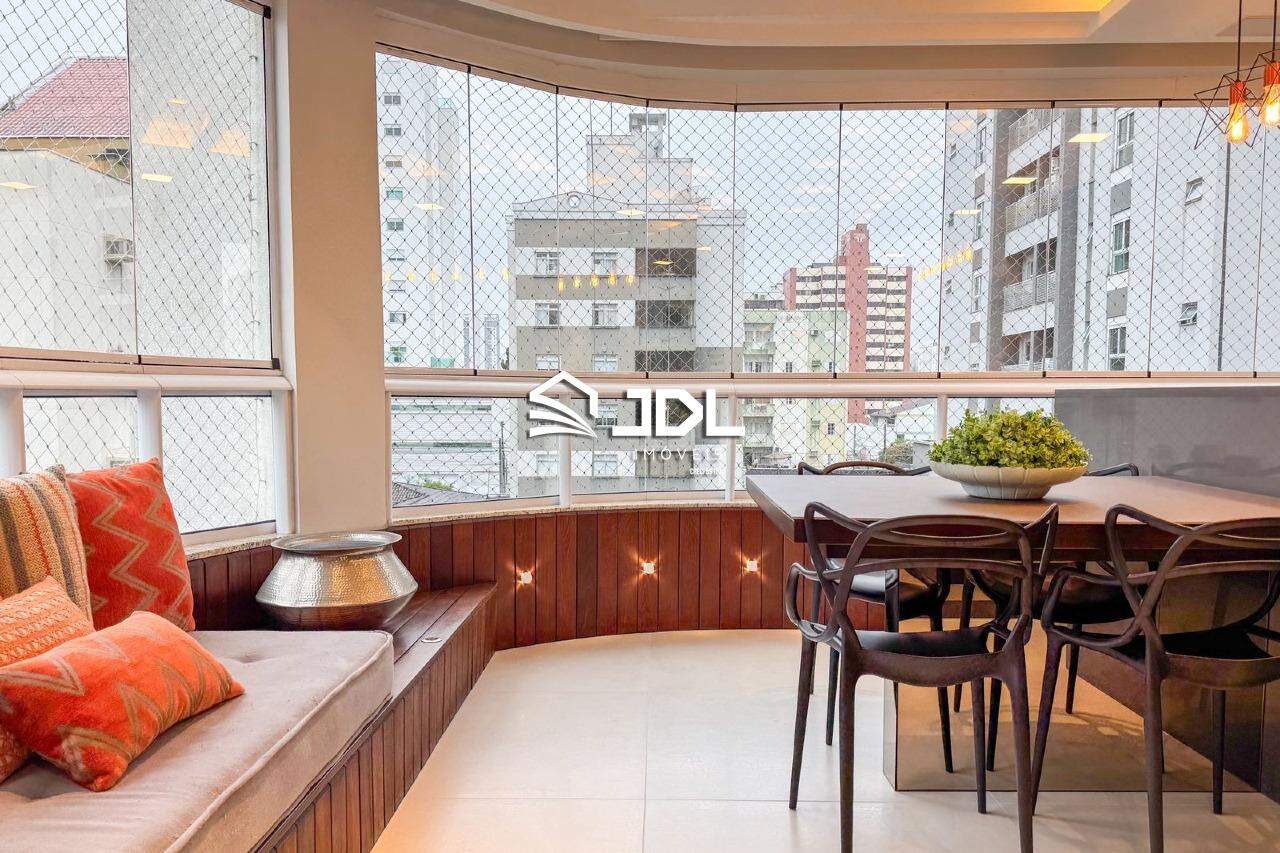 Apartamento à venda no bairro Vila Nova: 