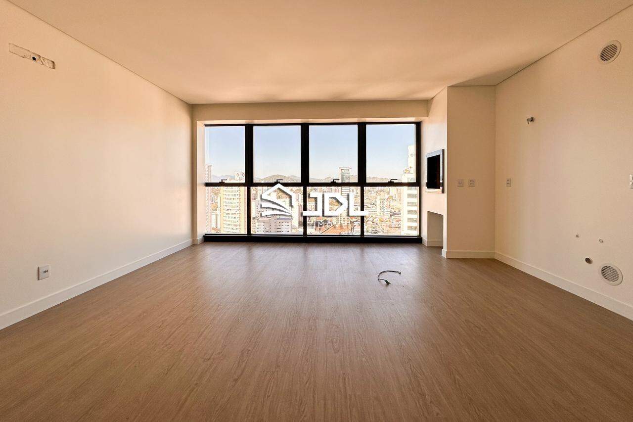 Apartamento à venda no bairro Velha: 