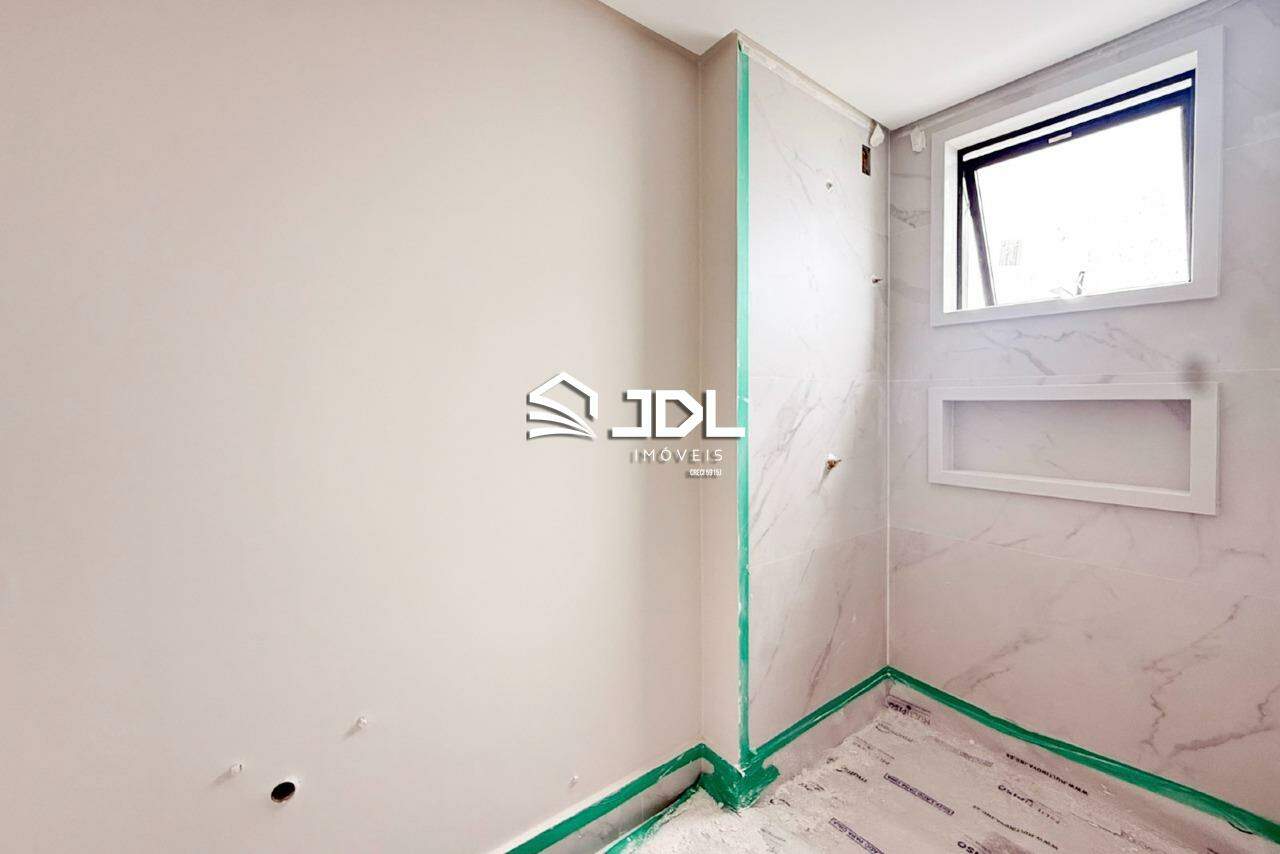 Apartamento à venda no bairro Praia de Armação do Itapocorói: 