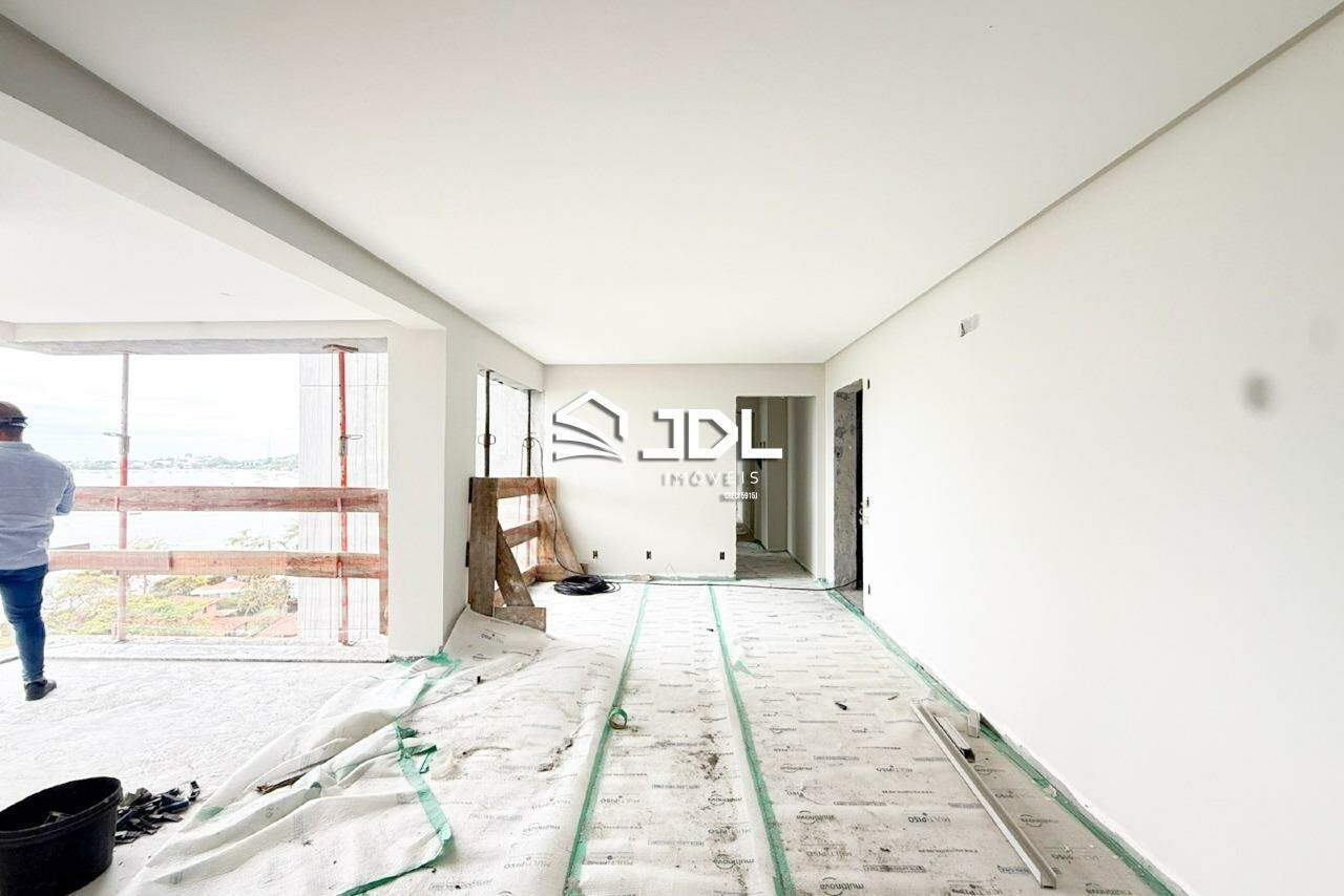 Apartamento à venda no bairro Praia de Armação do Itapocorói: 